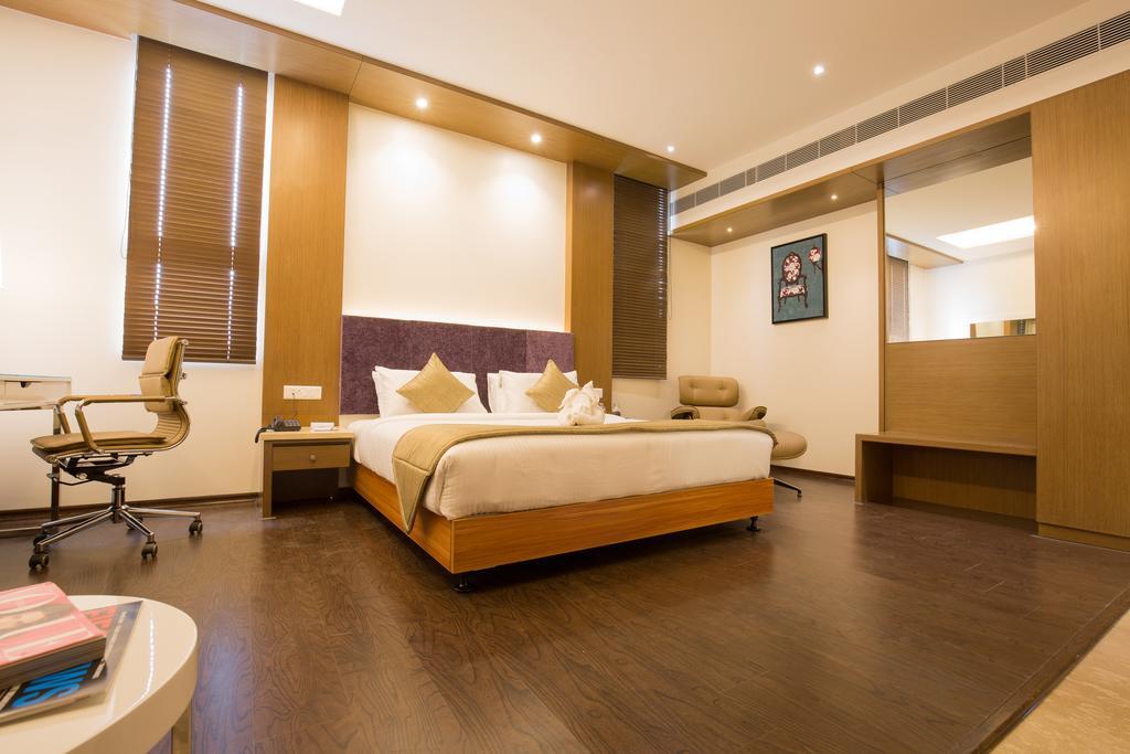 Kiscol Grands Hotel Коимбаторе Екстериор снимка