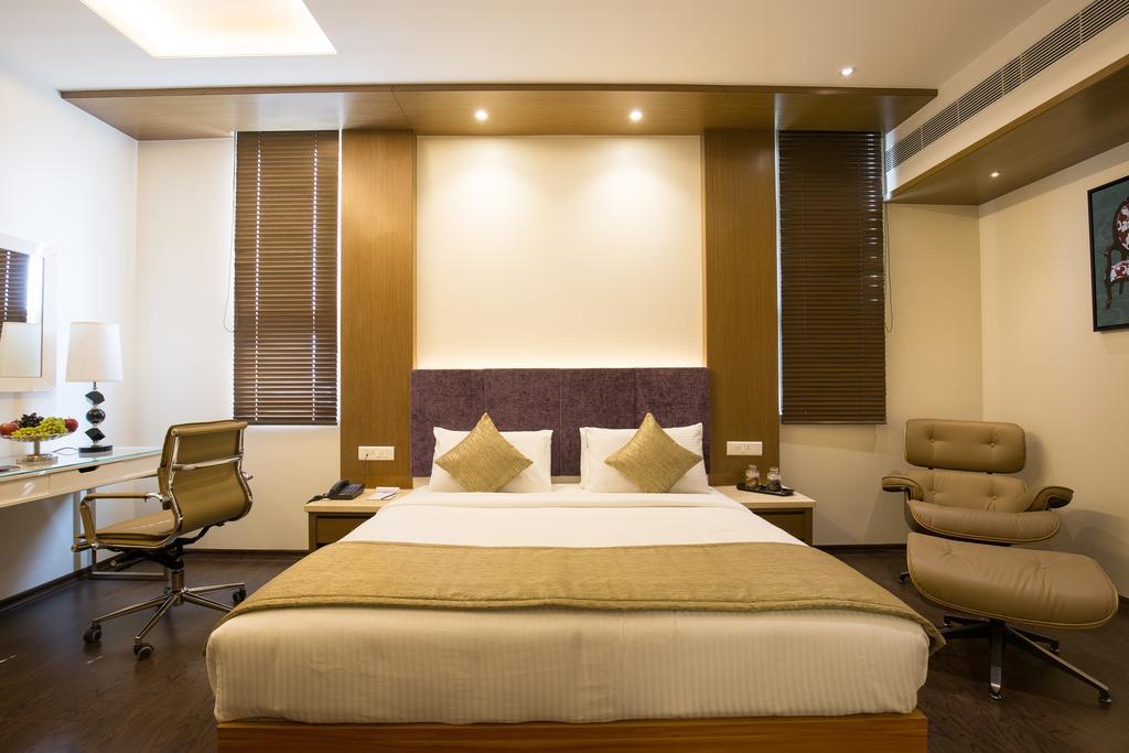 Kiscol Grands Hotel Коимбаторе Екстериор снимка